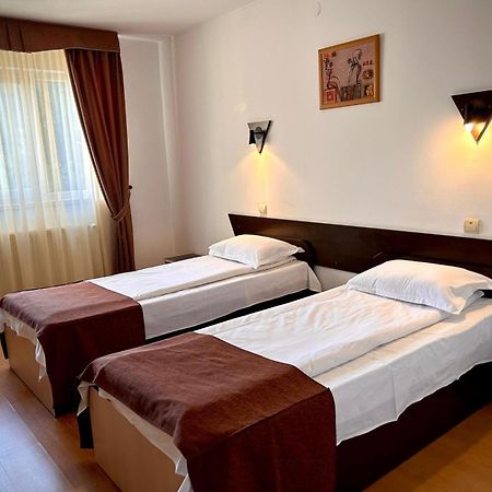 Hotel Levisticum باكاو المظهر الخارجي الصورة