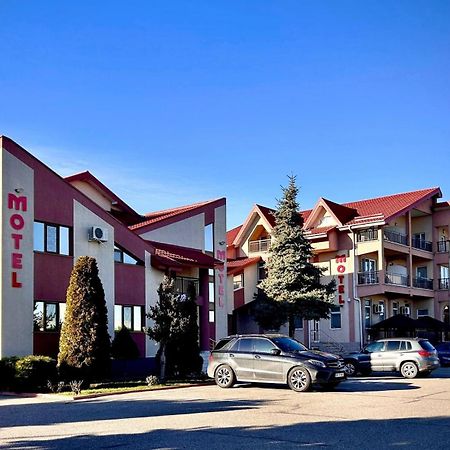 Hotel Levisticum باكاو المظهر الخارجي الصورة